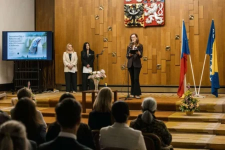 U češkom Parlamentu u Pragu održana komemoracija povodom 31. godišnjice genocida u Srebrenici U češkom Parlamentu u Pragu održana komemoracija povodom 31. godišnjice genocida u Srebrenici