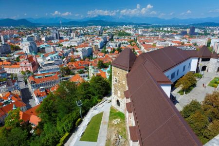 Deset najsigurnijih zemalja na svijetu, prema Globalnom indeksu mira za 2026. godinu, jedna je u susjedstvu