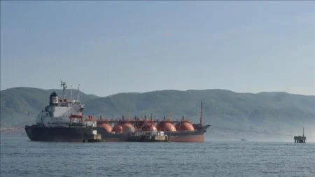Prvi francuski LNG tanker prošao kroz Hormuški moreuz od početka iransko-američkog rata Prvi francuski LNG tanker prošao kroz Hormuški moreuz od početka iransko-američkog rata