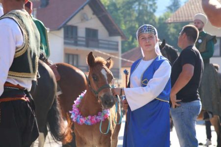 Svečani ispraćaj u Karau­li – Konjanici čuvaju tradiciju staru više od 500 godina