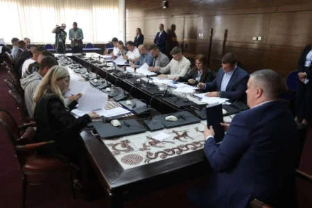 Mijatović potpisao ugovore vrijedne gotovo 22 miliona KM: Podršku dobilo 368 privrednika u FBiH