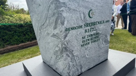 U Danskoj otkriven spomenik Cvijet Srebrenice