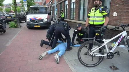 Sukob navijača s policijom u Hagu nakon što je Maroko eliminisao Holandiju