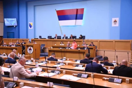 NSRS: Vlast tvrdi da se zadužuje zbog investicija, opozicija upozorava na dužničko ropstvo NSRS: Vlast tvrdi da se zadužuje zbog investicija, opozicija upozorava na dužničko ropstvo