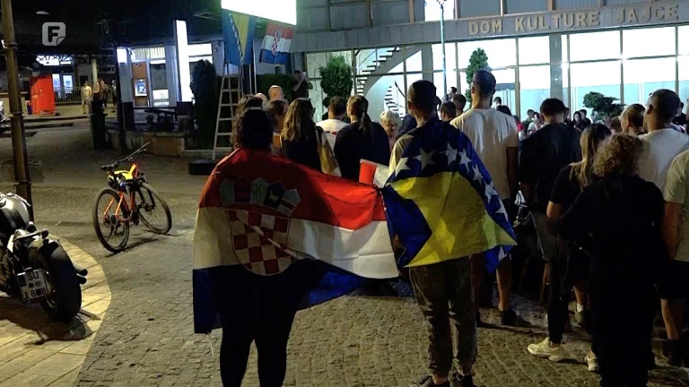 Posebna navijačka atmosfera u Jajcu: U prvom planu je nogomet Posebna navijačka atmosfera u Jajcu: U prvom planu je nogomet