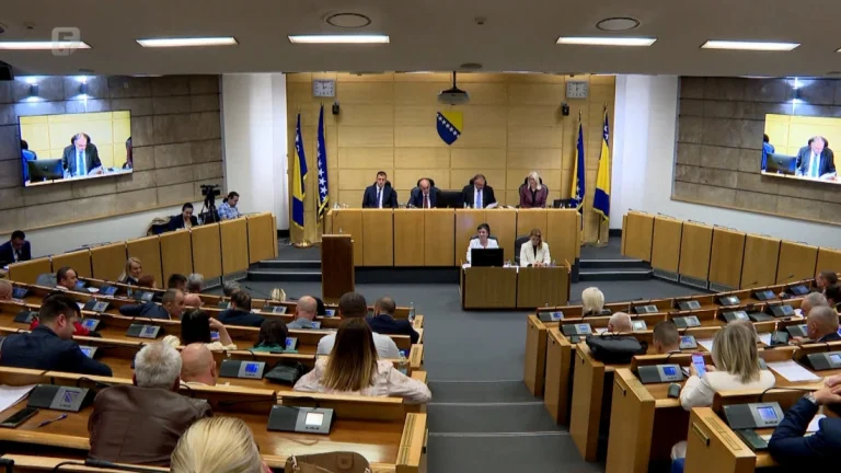 Zeleno svjetlo za spas Željezare: Delegati podržali uvođenje vanredne uprave Zeleno svjetlo za spas Željezare: Delegati podržali uvođenje vanredne uprave