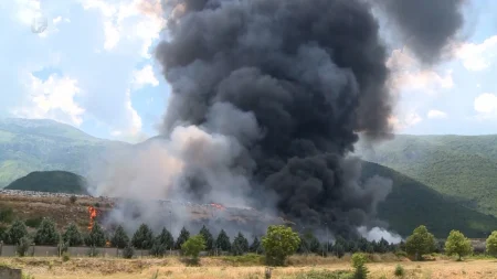 Požar u Mostaru djelimično pod kontrolom, ekipe na terenu i tokom noći, građani pozvani na oprez Požar u Mostaru djelimično pod kontrolom, ekipe na terenu i tokom noći, građani pozvani na oprez