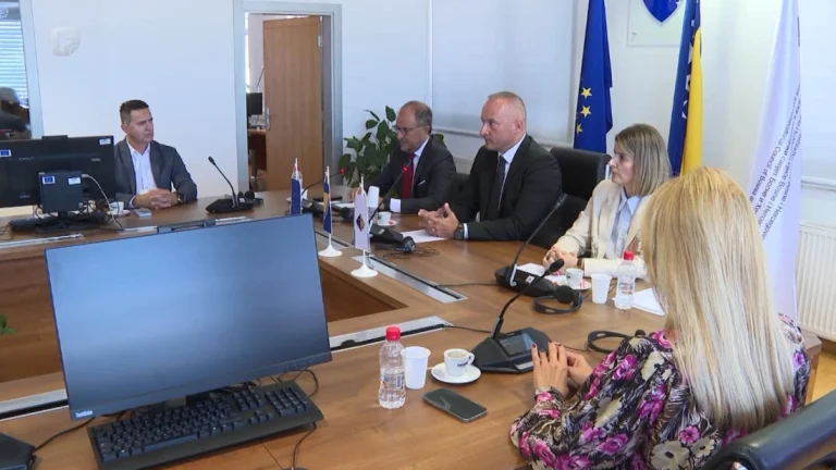 Brisel traži transparentnost pravosuđa, prijeti obustavom novca Brisel traži transparentnost pravosuđa, prijeti obustavom novca