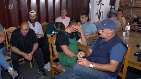 Zenički rudari i narednih noći u Domu rudara, još nisu dobili aprilsku plaću Zenički rudari i narednih noći u Domu rudara, još nisu dobili aprilsku plaću