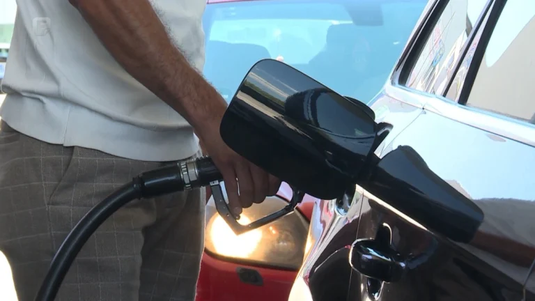 Stručnjaci: Pad cijena nafte donijet će olakšanje na pumpama, ne i u marketima Stručnjaci: Pad cijena nafte donijet će olakšanje na pumpama, ne i u marketima