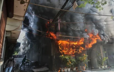Najmanje 21 osoba poginula u požaru koji je zahvatio hotel u New Delhiju