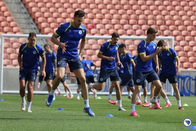 Bh. reprezentativci odradili trening u odličnoj atmosferi Bh. reprezentativci odradili trening u odličnoj atmosferi