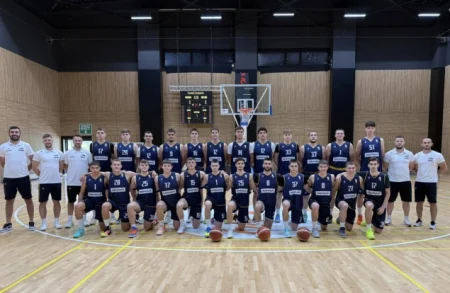 Selektor Irhad Tinjak saopštio širi spisak U-18 reprezentacije BiH Selektor Irhad Tinjak saopštio širi spisak U-18 reprezentacije BiH