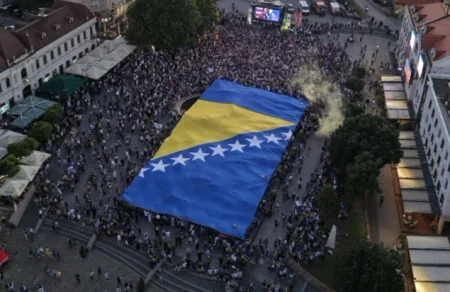 U Tuzli razvijena jedna od najvećih zastava Bosne i Hercegovine