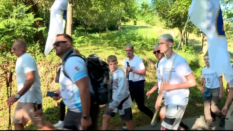 Posljednji kilometri Marša mira: Učesnici prolaze Kameničko brdo, jednu od najtežih ruta Posljednji kilometri Marša mira: Učesnici prolaze Kameničko brdo, jednu od najtežih ruta