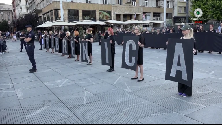Žene u crnom obilježile godišnjicu genocida u Srebrenici i pozvale na njegovo priznanje Žene u crnom obilježile godišnjicu genocida u Srebrenici i pozvale na njegovo priznanje