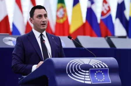 EU upozorava da bi rasprodaja Svjetskog prvenstva u nogometu mogla prekršiti zakon o konkurenciji EU upozorava da bi rasprodaja Svjetskog prvenstva u nogometu mogla prekršiti zakon o konkurenciji