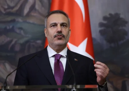 Fidan s katarskim premijerom i načelnikom pakistanske vojske razgovarao o pregovorima SAD-a i Irana Fidan s katarskim premijerom i načelnikom pakistanske vojske razgovarao o pregovorima SAD-a i Irana
