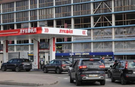 Cijene goriva u Rusiji ponovo porasle nakon ukrajinskih napada na rafinerije Cijene goriva u Rusiji ponovo porasle nakon ukrajinskih napada na rafinerije