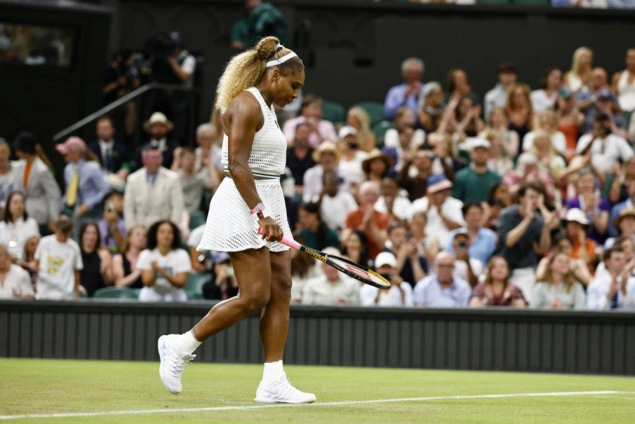 Serena Williams povrijedila koljeno, neizvjestan nastup u dublu na Wimbledonu Serena Williams povrijedila koljeno, neizvjestan nastup u dublu na Wimbledonu