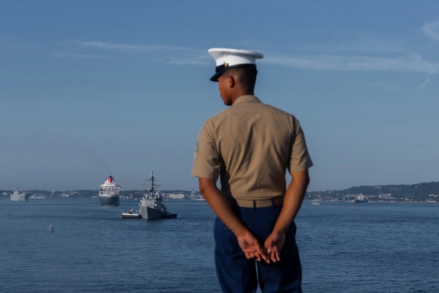 Američka mornarica obustavila potragu za nestalim mornarom nakon pada helikoptera u Arapskom moru Američka mornarica obustavila potragu za nestalim mornarom nakon pada helikoptera u Arapskom moru