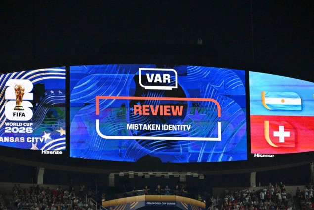 UEFA želi ograničiti utjecaj VAR-a: Sudije pozvane da intervenišu samo kod očiglednih grešaka