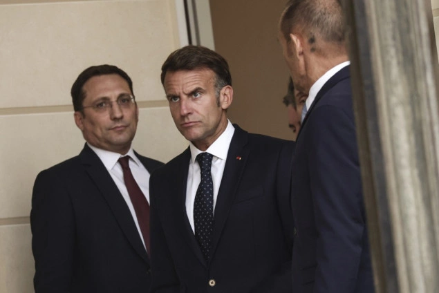 Macron: Francuska se suočava s nezapamćenim šumskim požarom, pred nama su teške sedmice