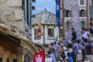 Iffland i Gimeno preuzeli vodstvo pred finale Red Bull Cliff Divinga u Mostaru