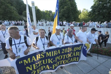 Učesnici Marša mira stigli u Potočare: Trodnevnim pješačenjem odali počast žrtvama genocida