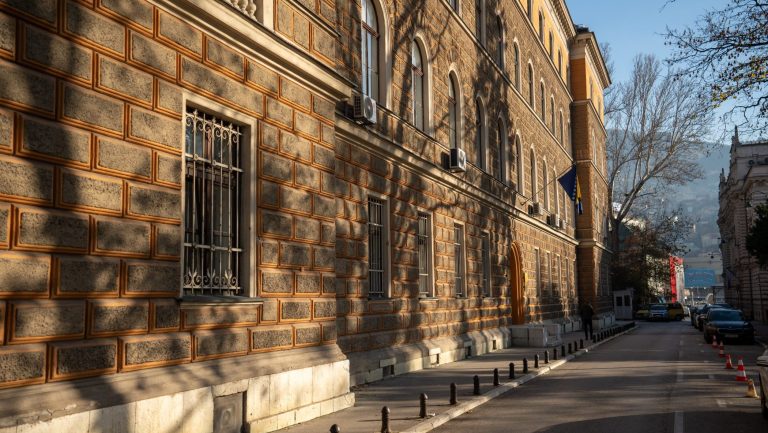 Vlada i premijer Kantona Sarajevo nisu proveli odluku Ustavnog suda BiH Vlada i premijer Kantona Sarajevo nisu proveli odluku Ustavnog suda BiH