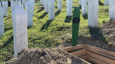 Prazno mjesto pored brata u Potočarima čekalo godinama Prazno mjesto pored brata u Potočarima čekalo godinama