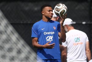 Mbappé je simbol Francuske na terenu, ali i dalje meta zbog porijekla