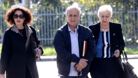 Ganić i ostali: Poslati kod kasarne kad je JNA odlazila