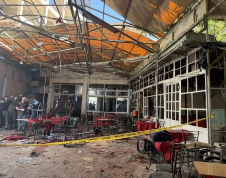 Šest osoba poginulo, 22 povrijeđene u eksploziji bombe u kafiću u Damasku Šest osoba poginulo, 22 povrijeđene u eksploziji bombe u kafiću u Damasku