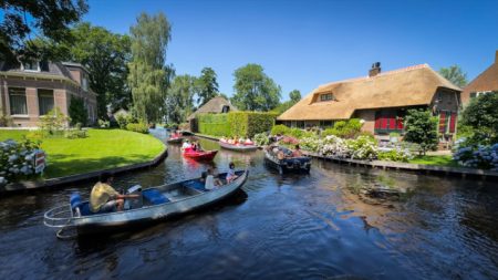 Nizozemska Venecija – bajkovito selo Giethoorn Nizozemska Venecija – bajkovito selo Giethoorn