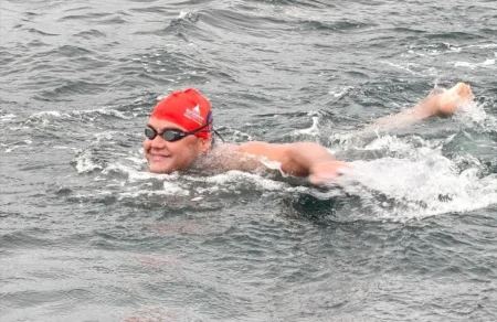 Autistični turski plivač Tuna Tunca preplivao Sjeverni kanal i ostvario novi uspjeh u izazovu Oceans 7 Autistični turski plivač Tuna Tunca preplivao Sjeverni kanal i ostvario novi uspjeh u izazovu Oceans 7