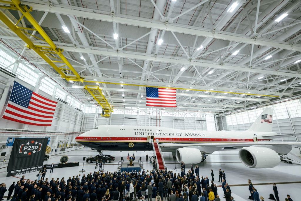 Trump ponovo leti katarskim avionom nakon što je napustio Tursku starim Air Force Oneom