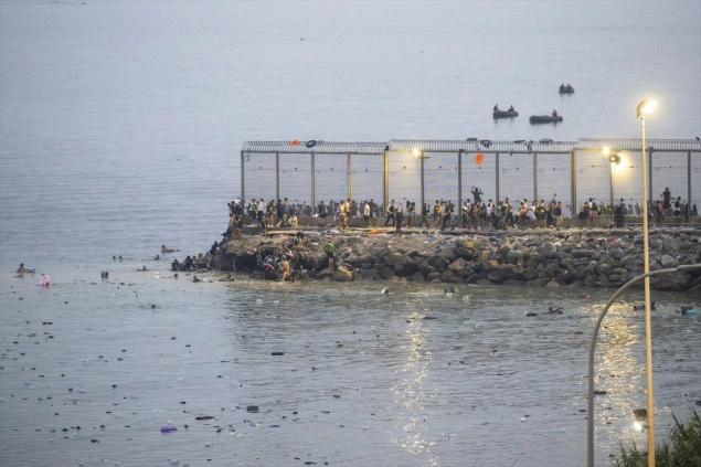 Francuska pojačava kontrole na granici sa Španijom nakon masovnog dolaska migranata u Ceutu Francuska pojačava kontrole na granici sa Španijom nakon masovnog dolaska migranata u Ceutu