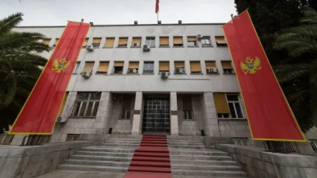 Vlast i opozicija u Crnoj Gori postigle dogovor o izmjeni Ustava uz posredovanje EU Vlast i opozicija u Crnoj Gori postigle dogovor o izmjeni Ustava uz posredovanje EU