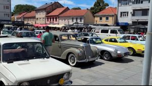 Livno u znaku oldtimera: Automobilska povijest okupila zaljubljenike iz tri države