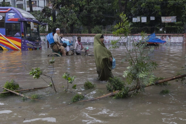 Obilne kiše paralizirale glavni grad Bangladeša, ulice i naselja pod vodom