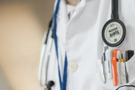 Nevjerovatna medicinska greška u Francuskoj: Umjesto operacije skočnog zgloba, djevojci izvadili umnjake Nevjerovatna medicinska greška u Francuskoj: Umjesto operacije skočnog zgloba, djevojci izvadili umnjake