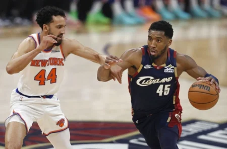 Donovan Mitchell dogovorio novi četvorogodišnji ugovor sa Clevelandom vrijedan 273 miliona dolara Donovan Mitchell dogovorio novi četvorogodišnji ugovor sa Clevelandom vrijedan 273 miliona dolara