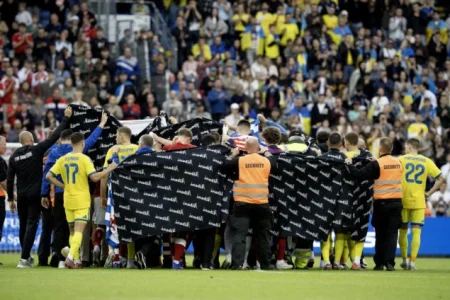 Eriksen na oporavku u Danskoj nakon što je ponovo kolabirao na terenu Eriksen na oporavku u Danskoj nakon što je ponovo kolabirao na terenu