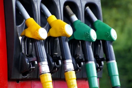 Hrvatska: INA i Petrol do daljnjeg ograničili točenje goriva