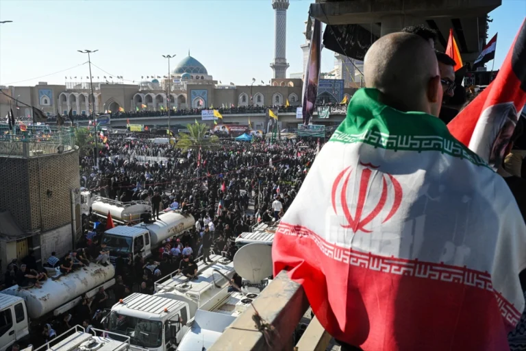U Iraku održana povorka povodom dženaze iranskog vrhovnog vođe ajatolaha Alija Khameneija U Iraku održana povorka povodom dženaze iranskog vrhovnog vođe ajatolaha Alija Khameneija