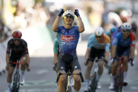 Jasper Philipsen pobijedio u 17. etapi Tour de France, Pogačar sačuvao vođstvo u generalnom plasmanu