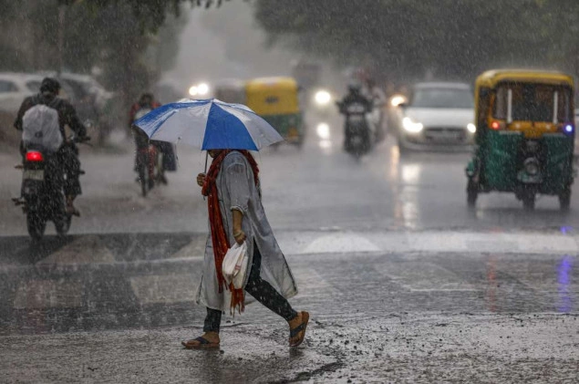 Monsun izazvao haos širom Indije: Najmanje 13 poginulih, saobraćaj paralizovan