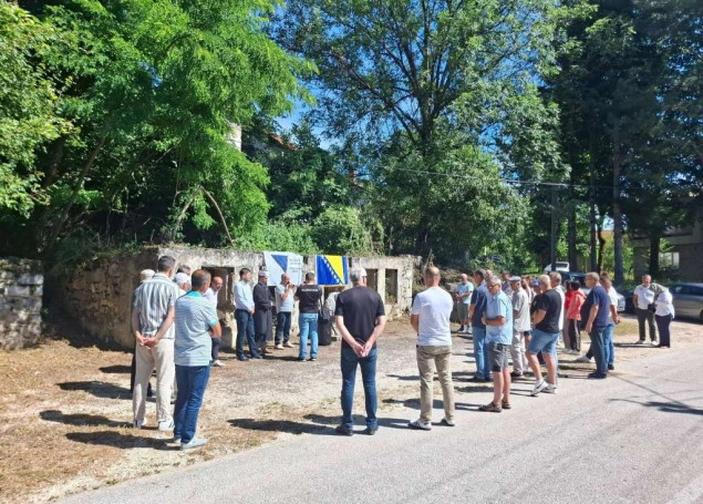 Obilježena 34. godišnjica zločina nad civilima u okolini Sanskog Mosta Obilježena 34. godišnjica zločina nad civilima u okolini Sanskog Mosta