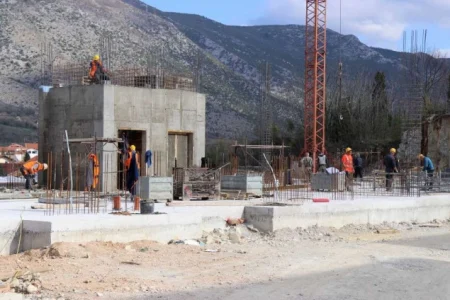 Kako žive strani radnici u BiH, jesu li zadovoljni primanjima i mogu li štedjeti? Kako žive strani radnici u BiH, jesu li zadovoljni primanjima i mogu li štedjeti?